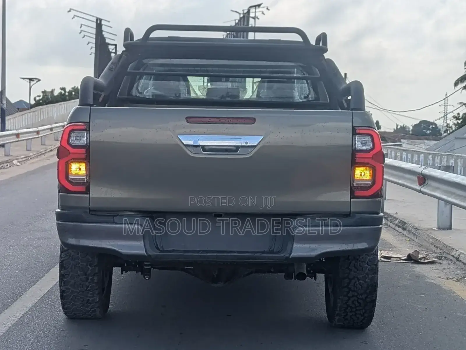 Toyota Hilux 2024 Gray