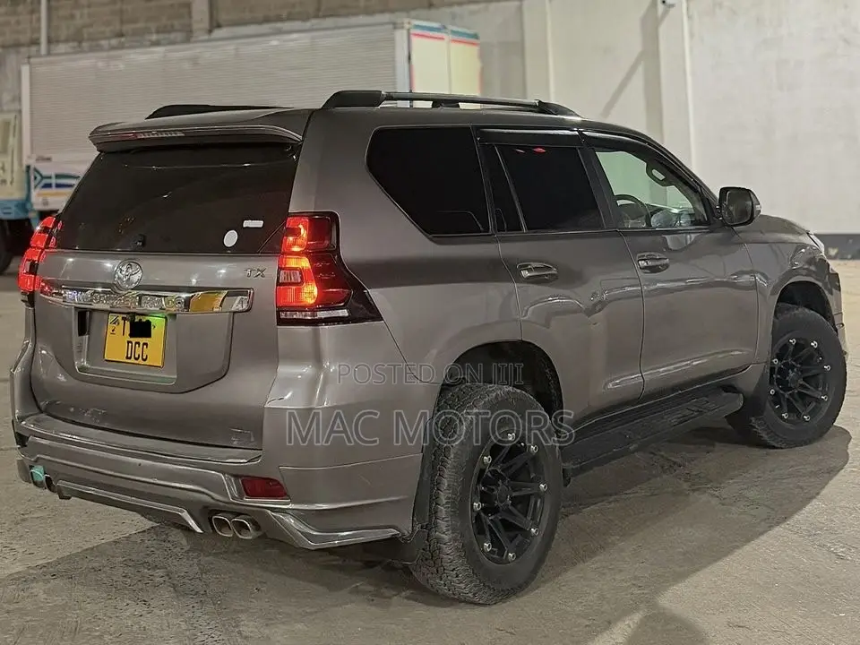 Toyota Land Cruiser Prado 2.7 i 2013 Gray
