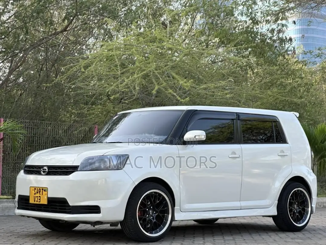 Toyota Corolla Rumion 2010 White