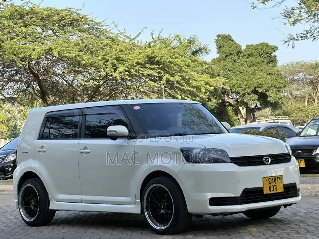 Toyota Corolla Rumion 2010 White