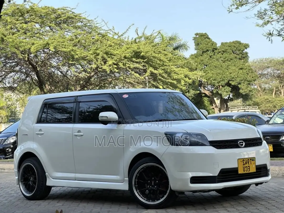 Toyota Corolla Rumion 2010 White