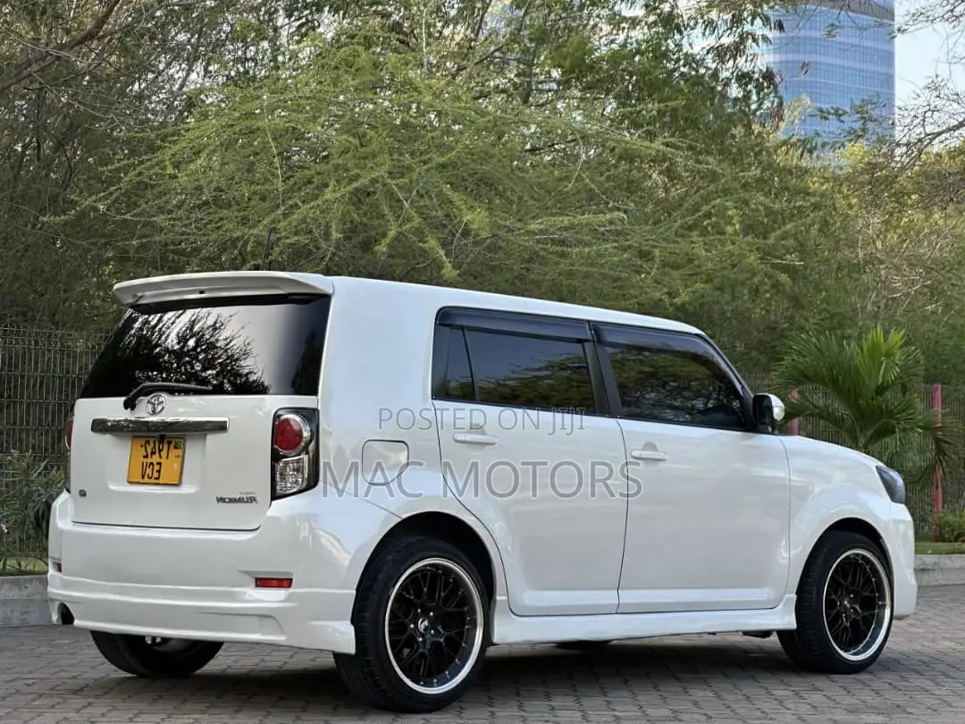 Toyota Corolla Rumion 2010 White