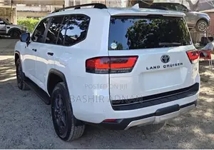 Toyota Land Cruiser LC300 2023 White