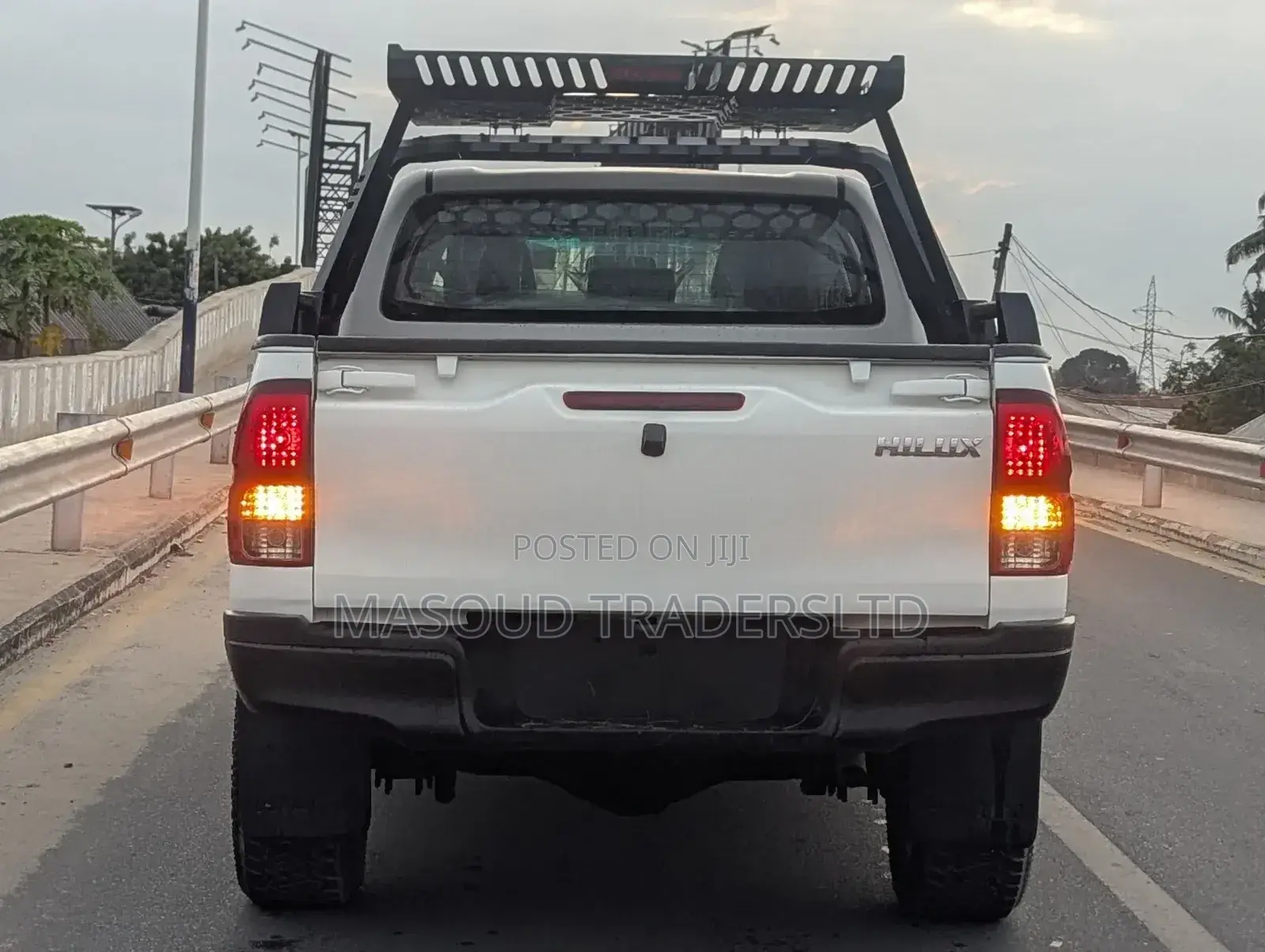 Toyota Hilux 2018 White