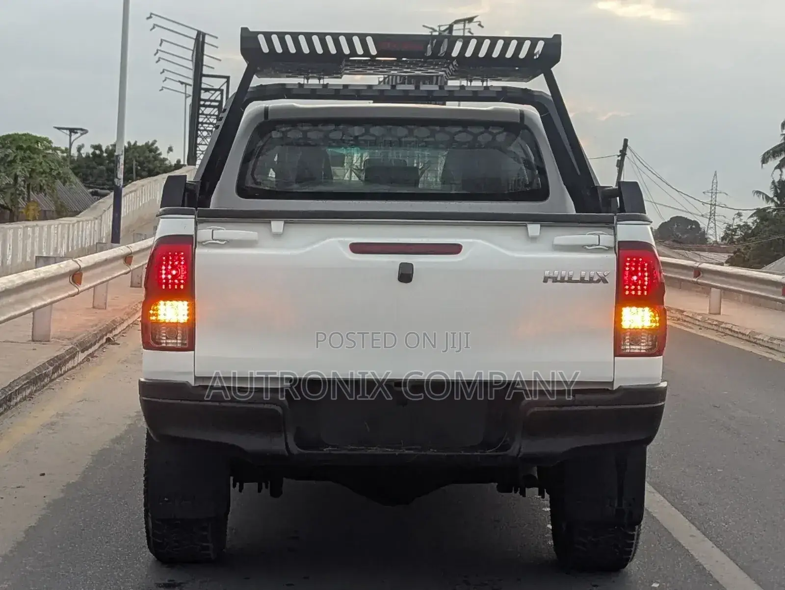 Toyota Hilux 2018 White