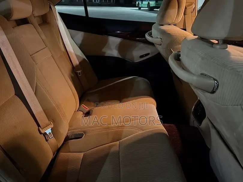 Toyota Crown 2014 Silver