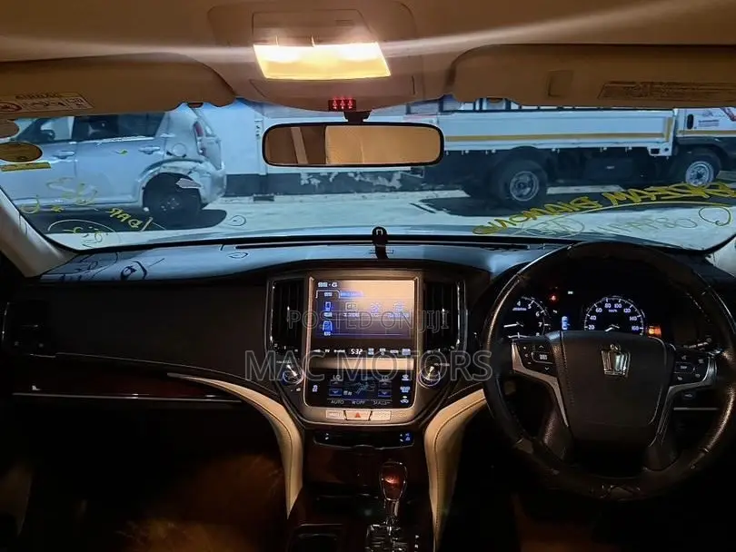Toyota Crown 2014 Silver