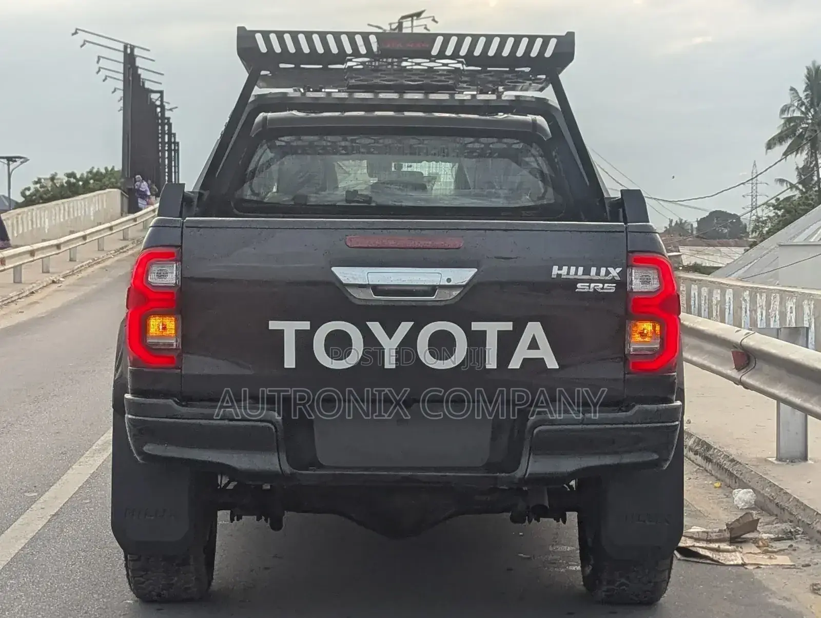 Toyota Hilux 2019 Black