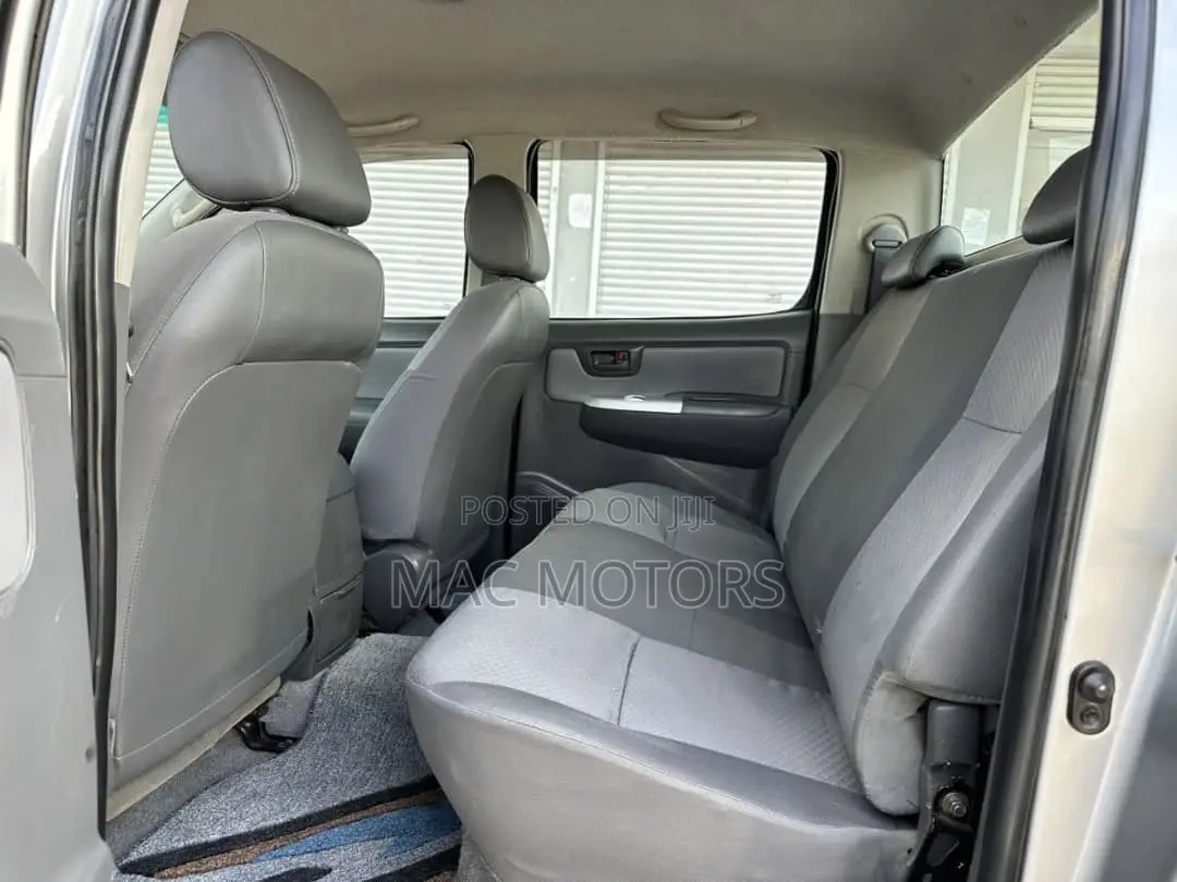 Toyota Hilux 2015 Silver