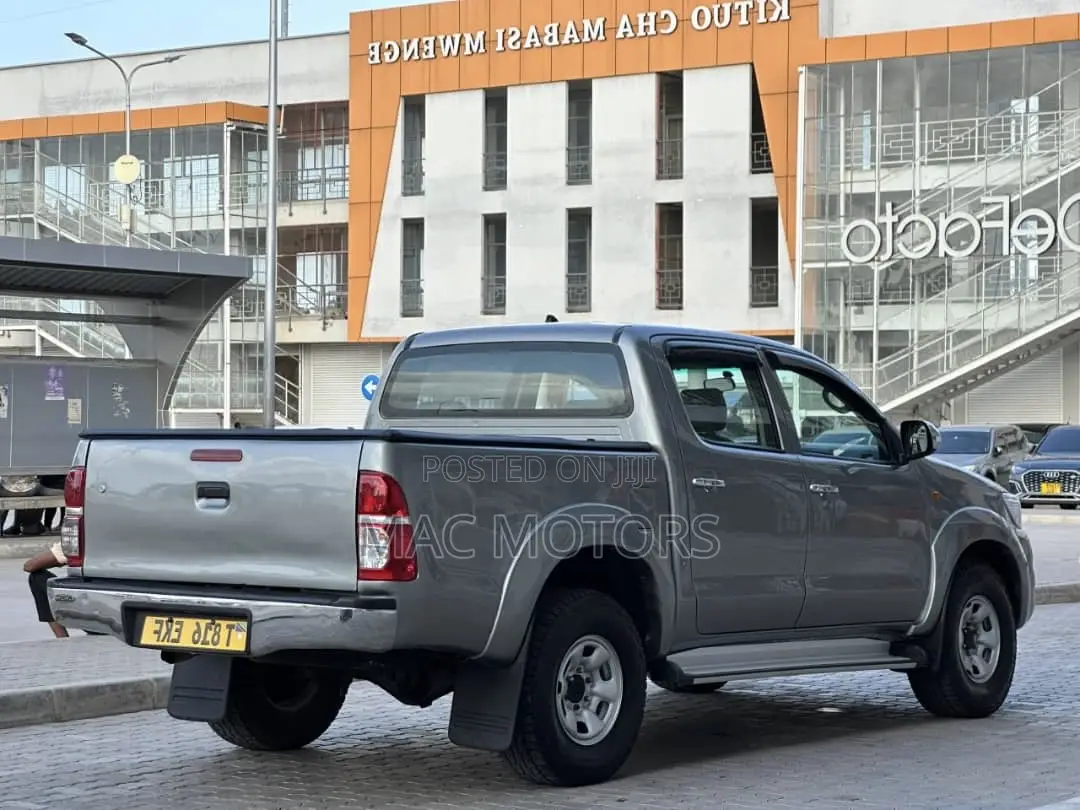 Toyota Hilux 2015 Silver