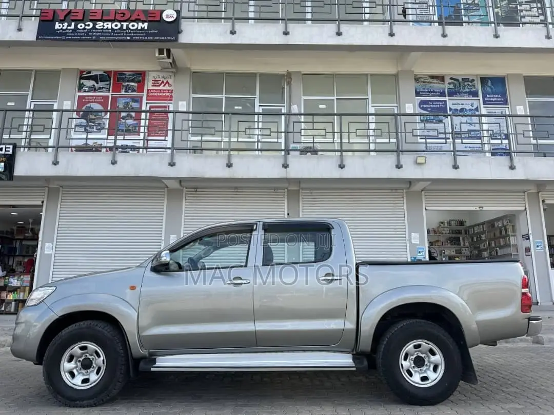 Toyota Hilux 2015 Silver