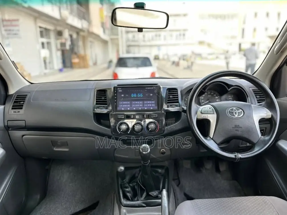 Toyota Hilux 2015 Silver