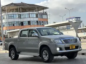 Toyota Hilux 2015 Silver