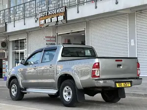 Toyota Hilux 2015 Silver