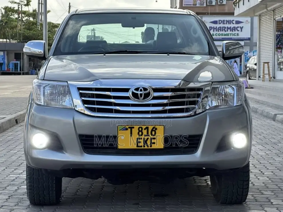 Toyota Hilux 2015 Silver