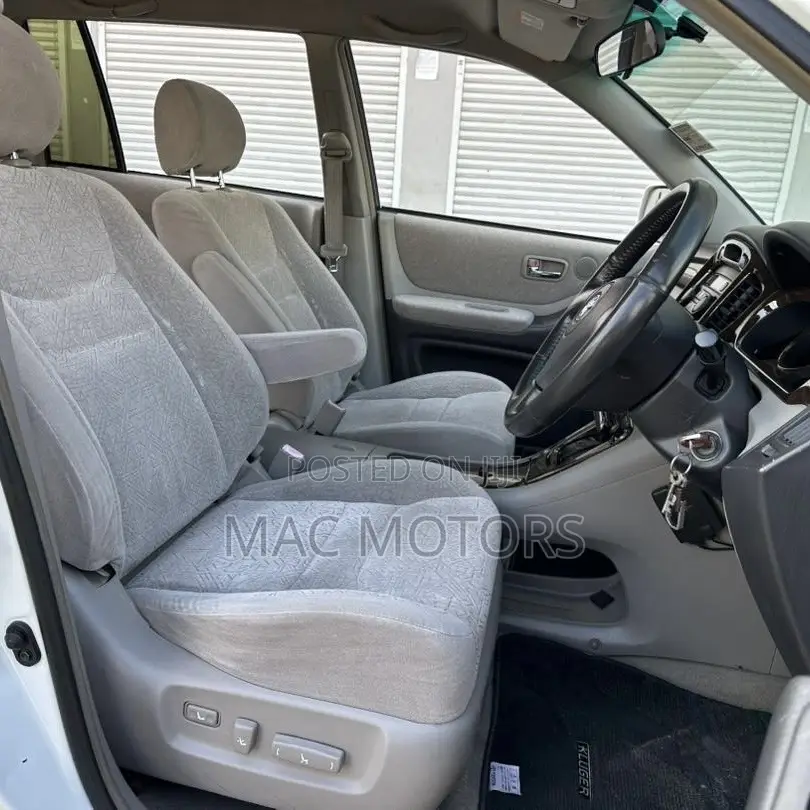 Toyota Kluger 2001 White