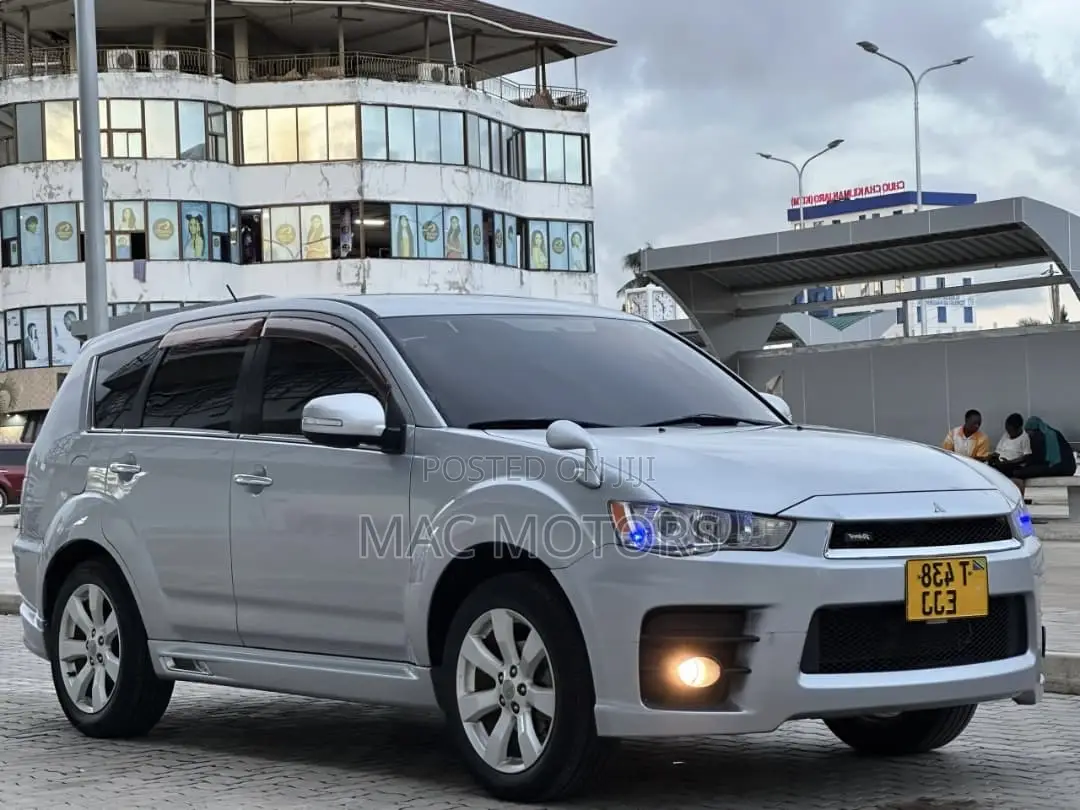 Mitsubishi Outlander 2011 Silver