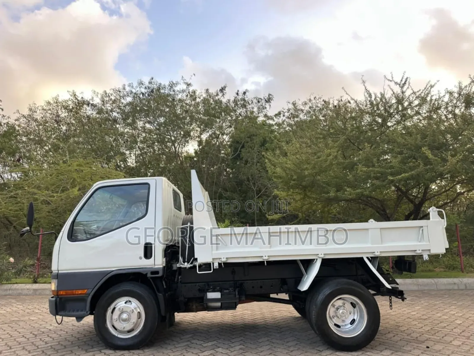 Mistubishi Canter Tipper