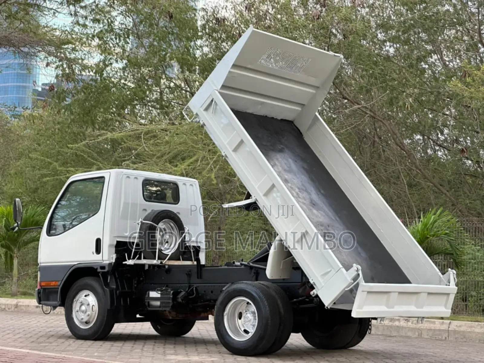 Mistubishi Canter Tipper