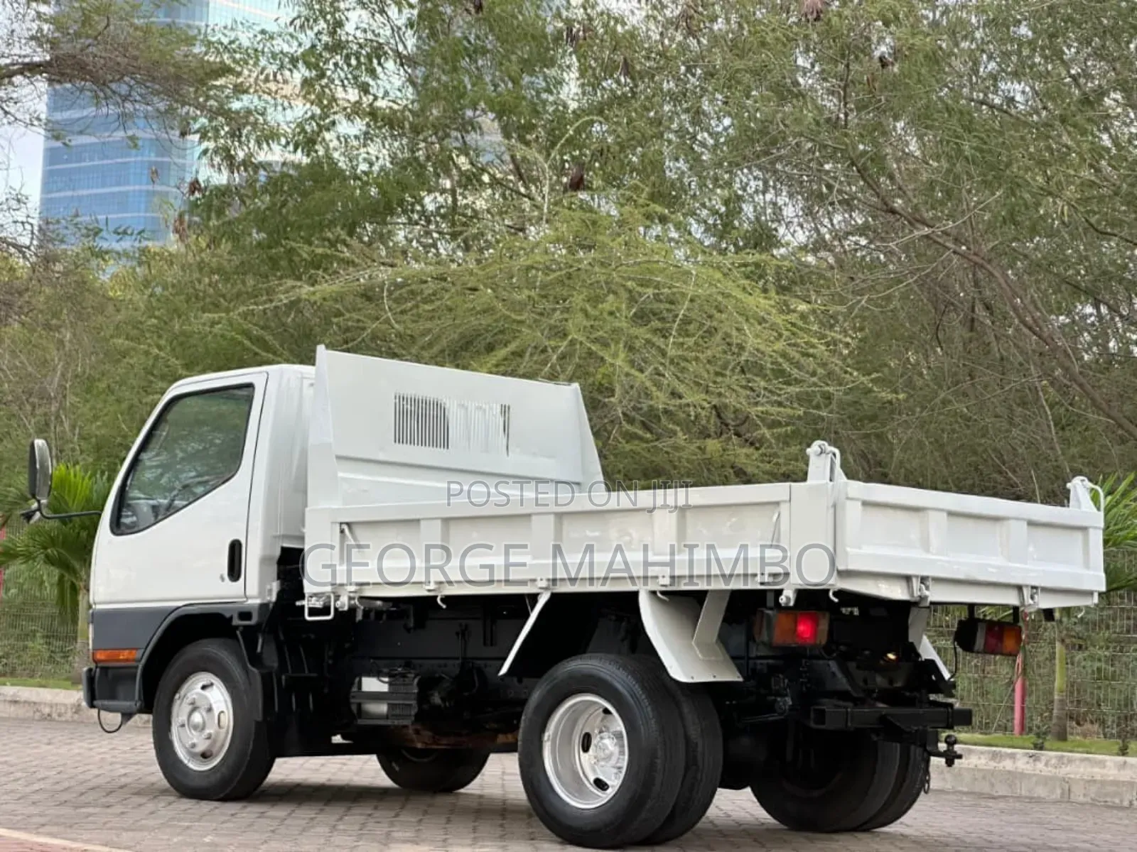 Mistubishi Canter Tipper