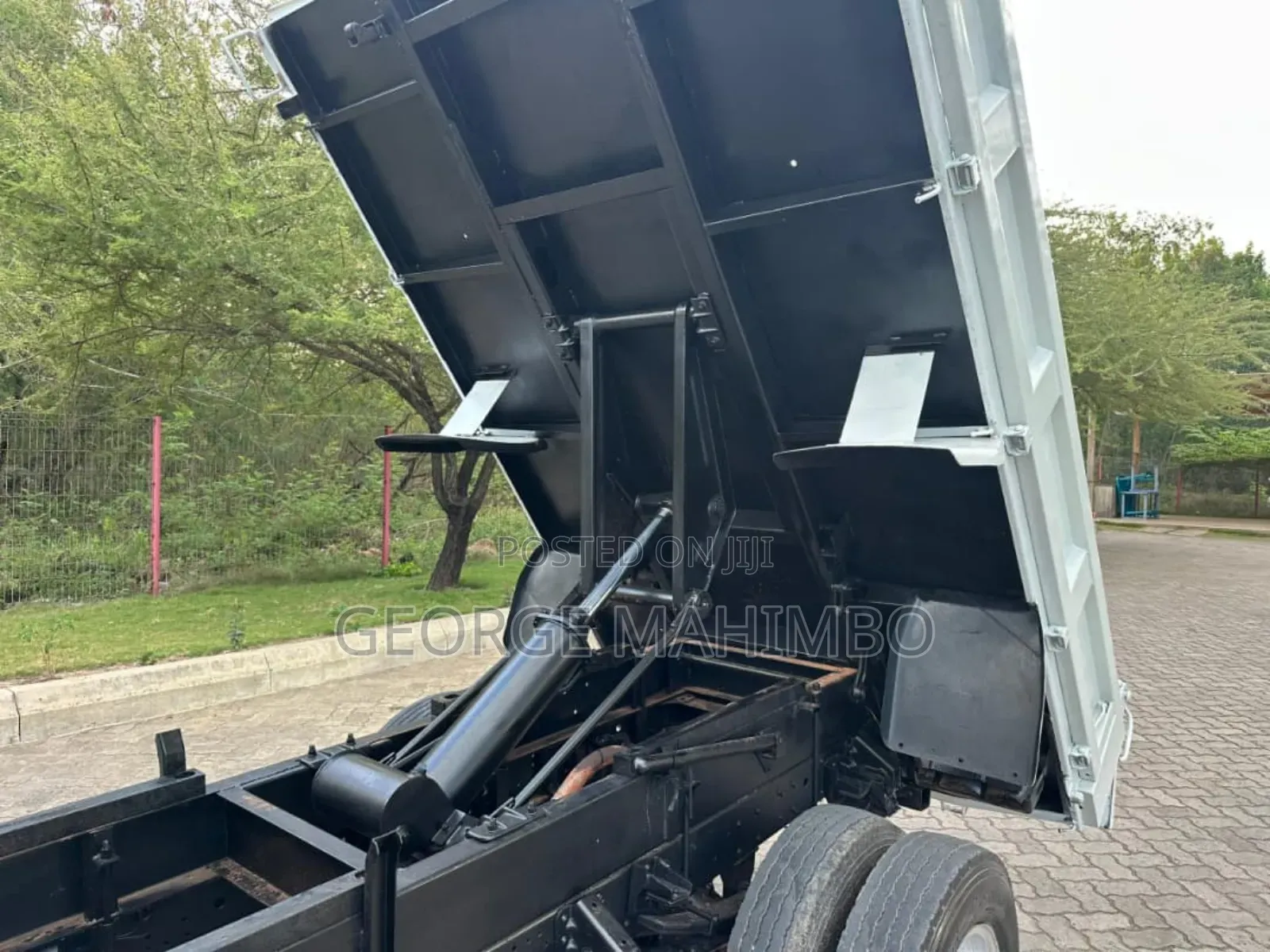 Mistubishi Canter Tipper