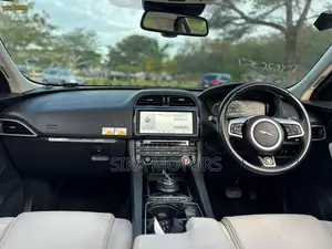 Jaguar F-Pace 2019 Green
