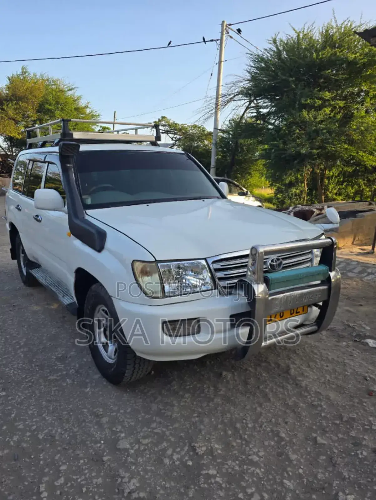 Toyota Land Cruiser 2000 White