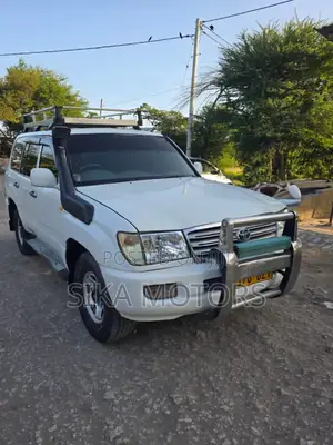 Toyota Land Cruiser 2000 White