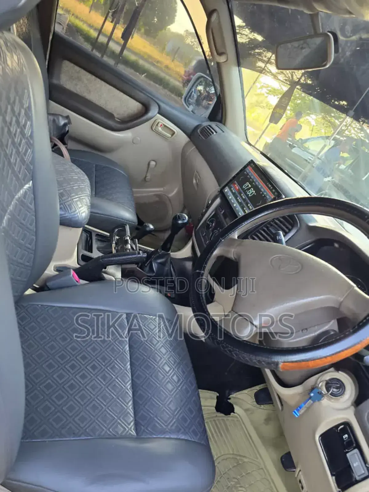 Toyota Land Cruiser 2000 White