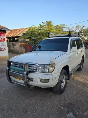 Toyota Land Cruiser 2000 White