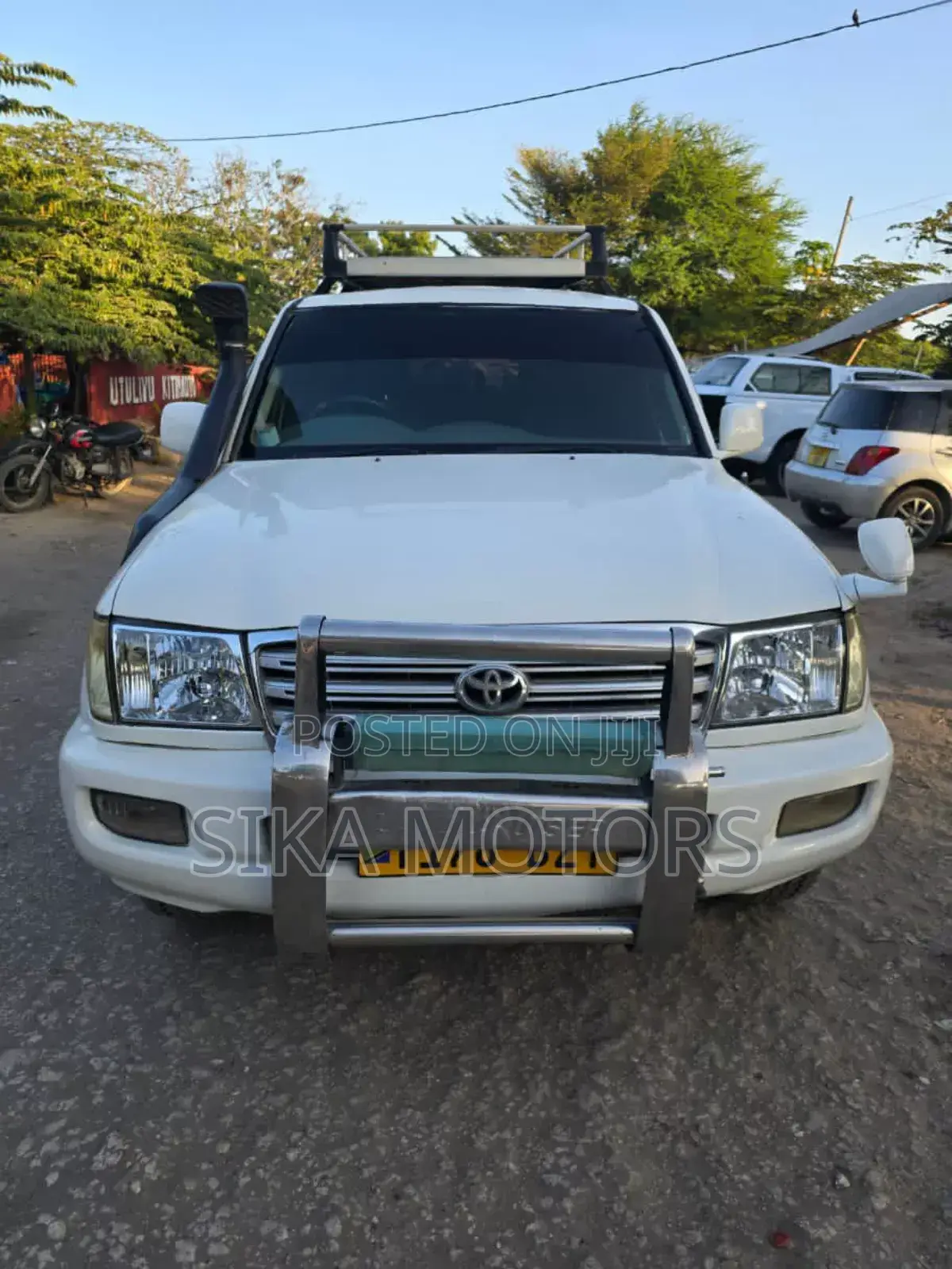Toyota Land Cruiser 2000 White