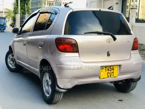 Toyota Vitz 2003 Pink