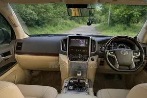 Toyota Land Cruiser 2016 White
