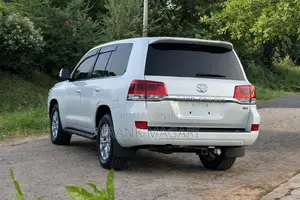 Toyota Land Cruiser 2016 White