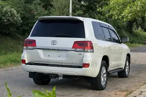 Toyota Land Cruiser 2016 White