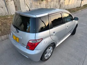 Toyota IST 2007 Silver