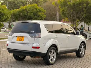 Mitsubishi Outlander 2006 White