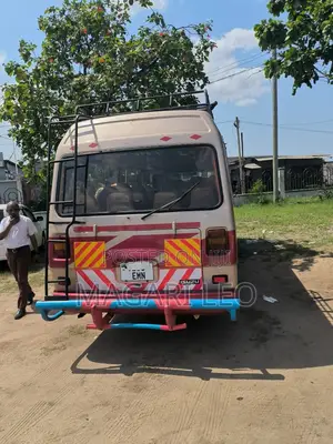 Isuzu AVR 1989 Brown