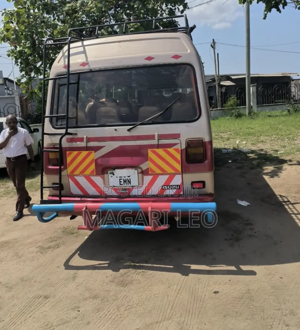 Isuzu AVR 1989 Brown