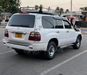 Toyota Land Cruiser 2004 White