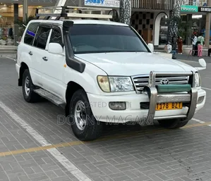 Toyota Land Cruiser 2004 White
