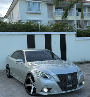 Toyota Crown 2014 Gold