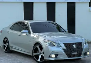 Toyota Crown 2014 Gold