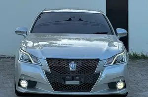 Toyota Crown 2014 Gold