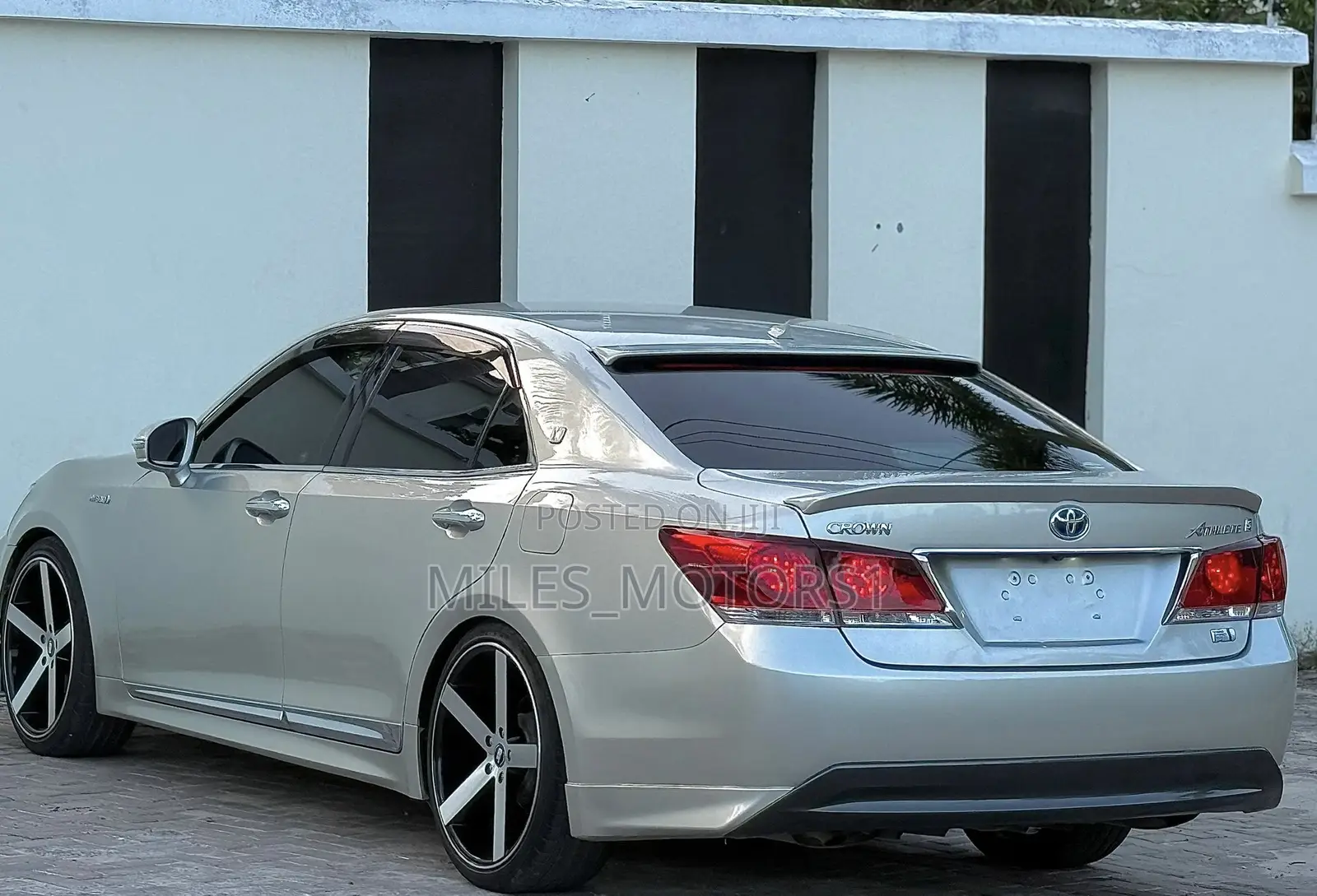 Toyota Crown 2014 Gold