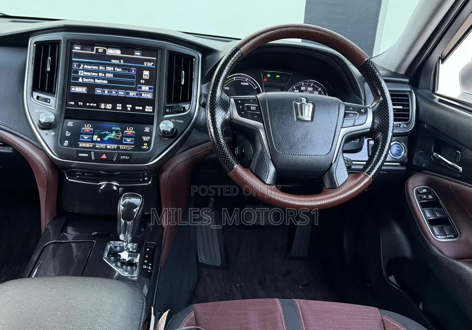 Toyota Crown 2014 Gold
