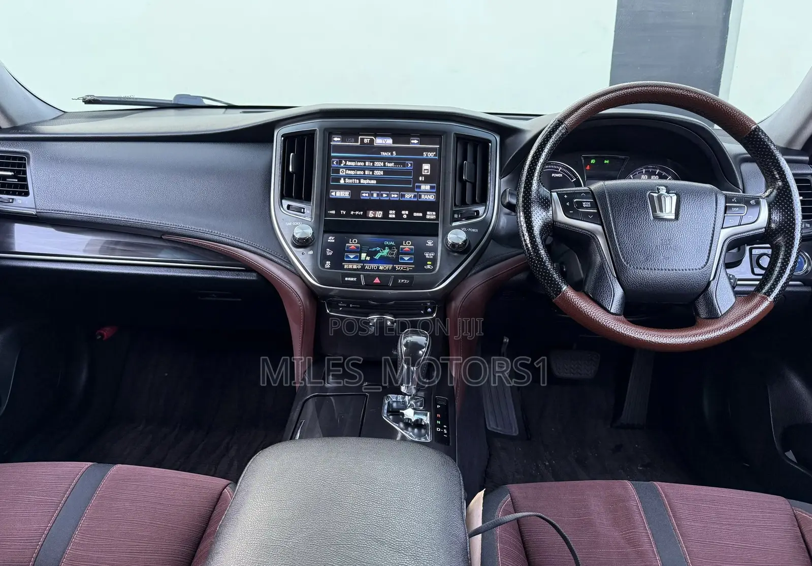 Toyota Crown 2014 Gold