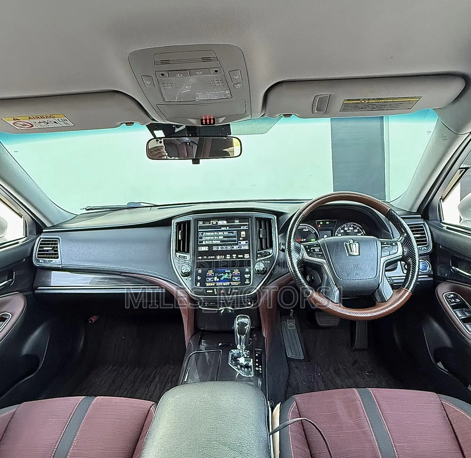 Toyota Crown 2014 Gold