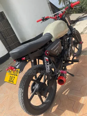 Bajaj Avenger 150 Street 2024 White