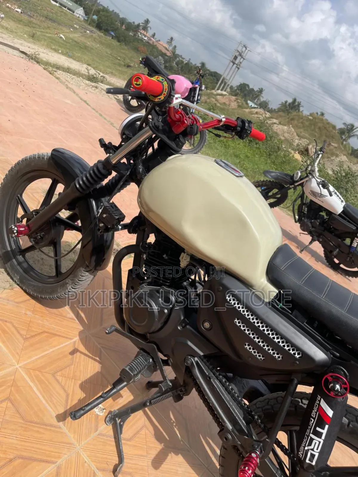 Bajaj Avenger 150 Street 2024 White